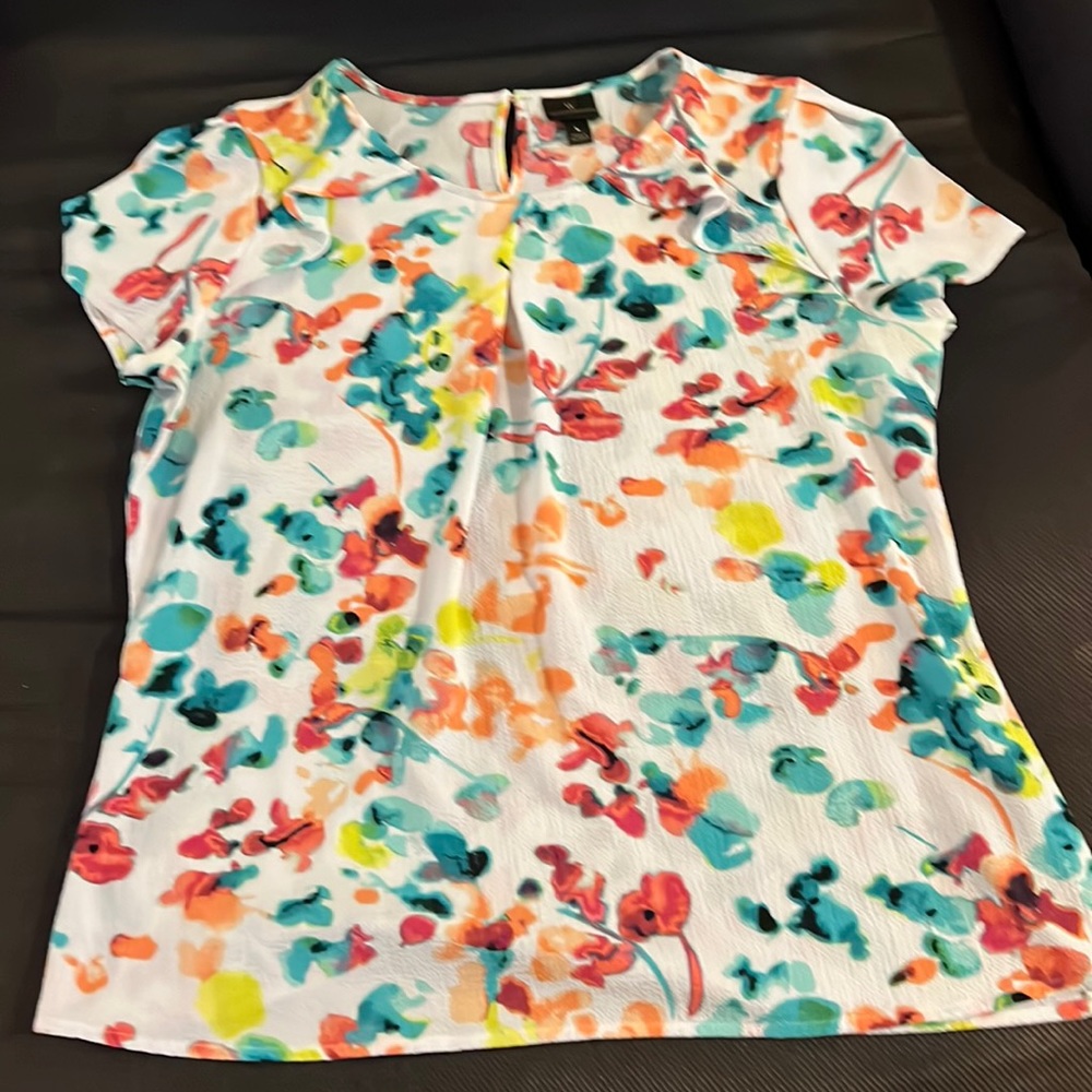Gently worn pretty floral blouse size L Worthington